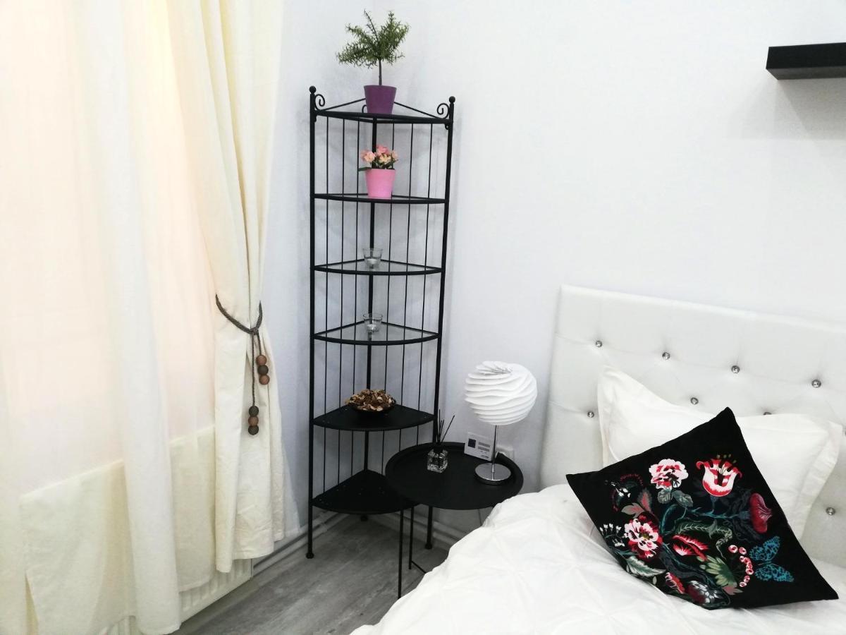 Ultracentral Studio For 4 Бухарест Экстерьер фото